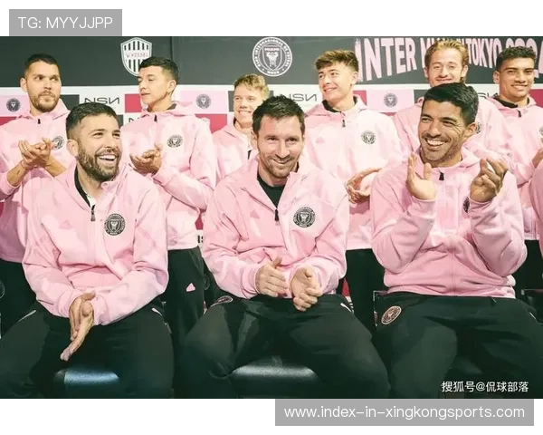 梅西与昔日教练合影引发怀旧热潮，传承话题再起