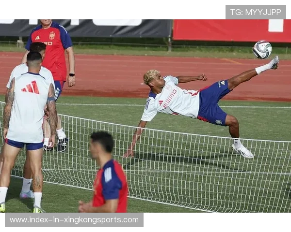 巴萨亚马尔半场奔袭后推射完成精彩绝伦画面